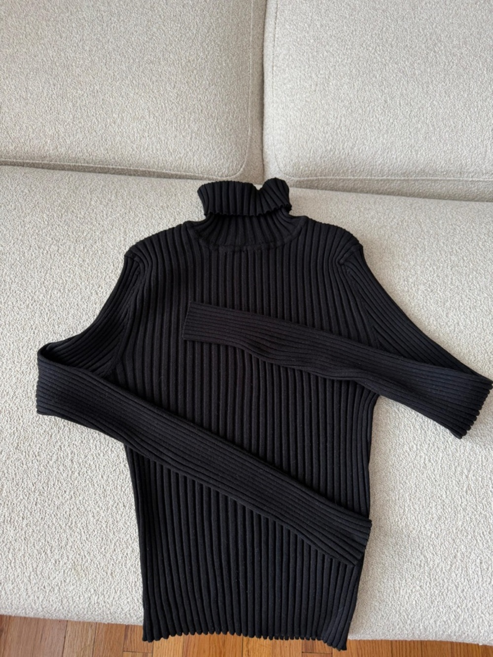 Hooked Up by IOT Black Ribbed Turtleneck Sweater y.